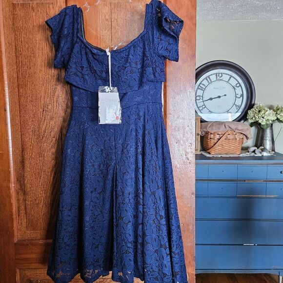 NWT HYLING  Elegant Navy Lace Off-Shoulder Dress – Medium | NWT | Parties Events - Picture 2 of 7